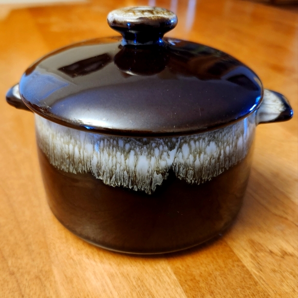 Dripware Pottery with Lid Made in Japan - Picture 7 of 7